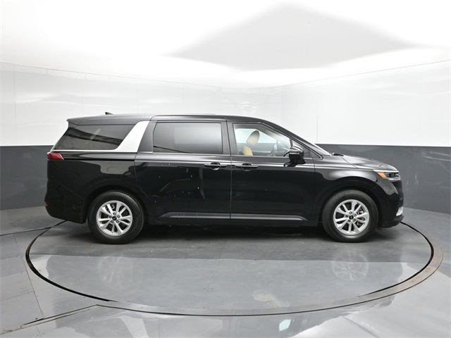 2024 Kia Carnival LX photo 24