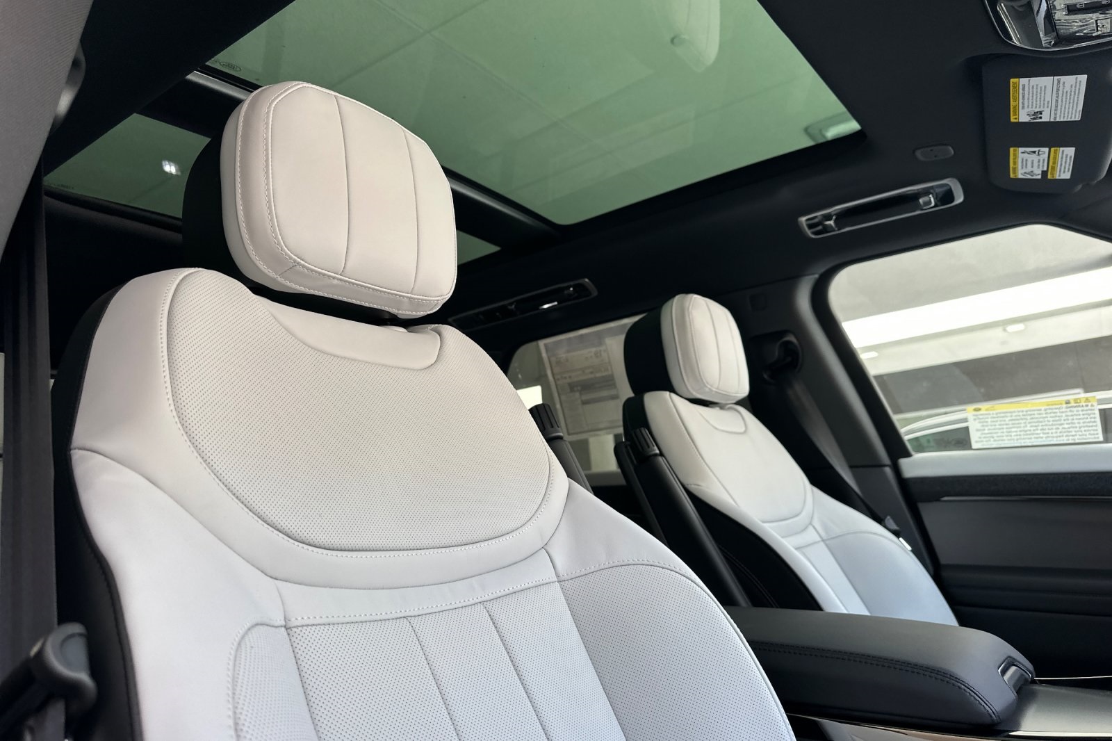 2025 Land Rover Range Rover Sport SE photo 17
