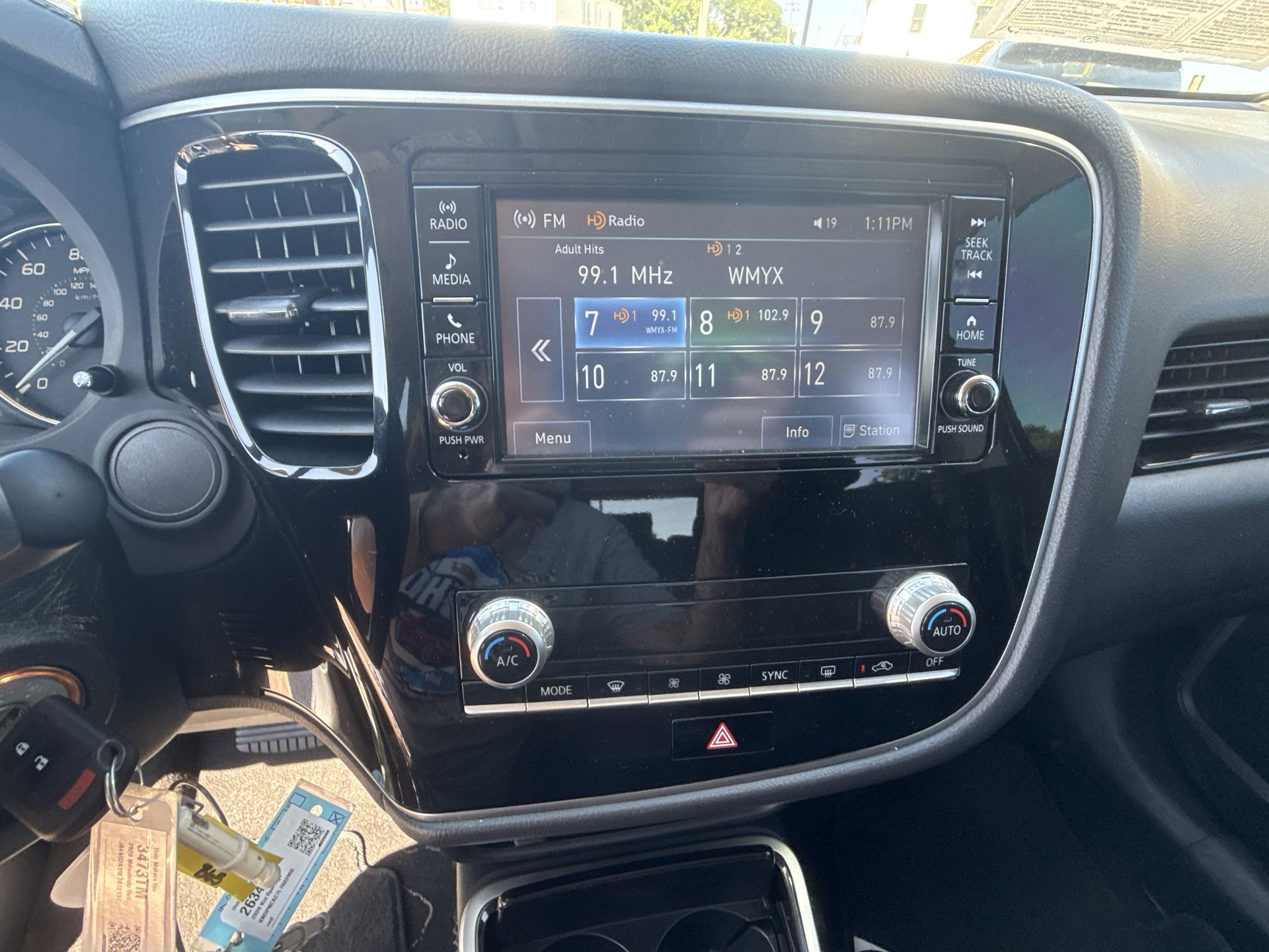 2020 Mitsubishi Outlander ES photo 3