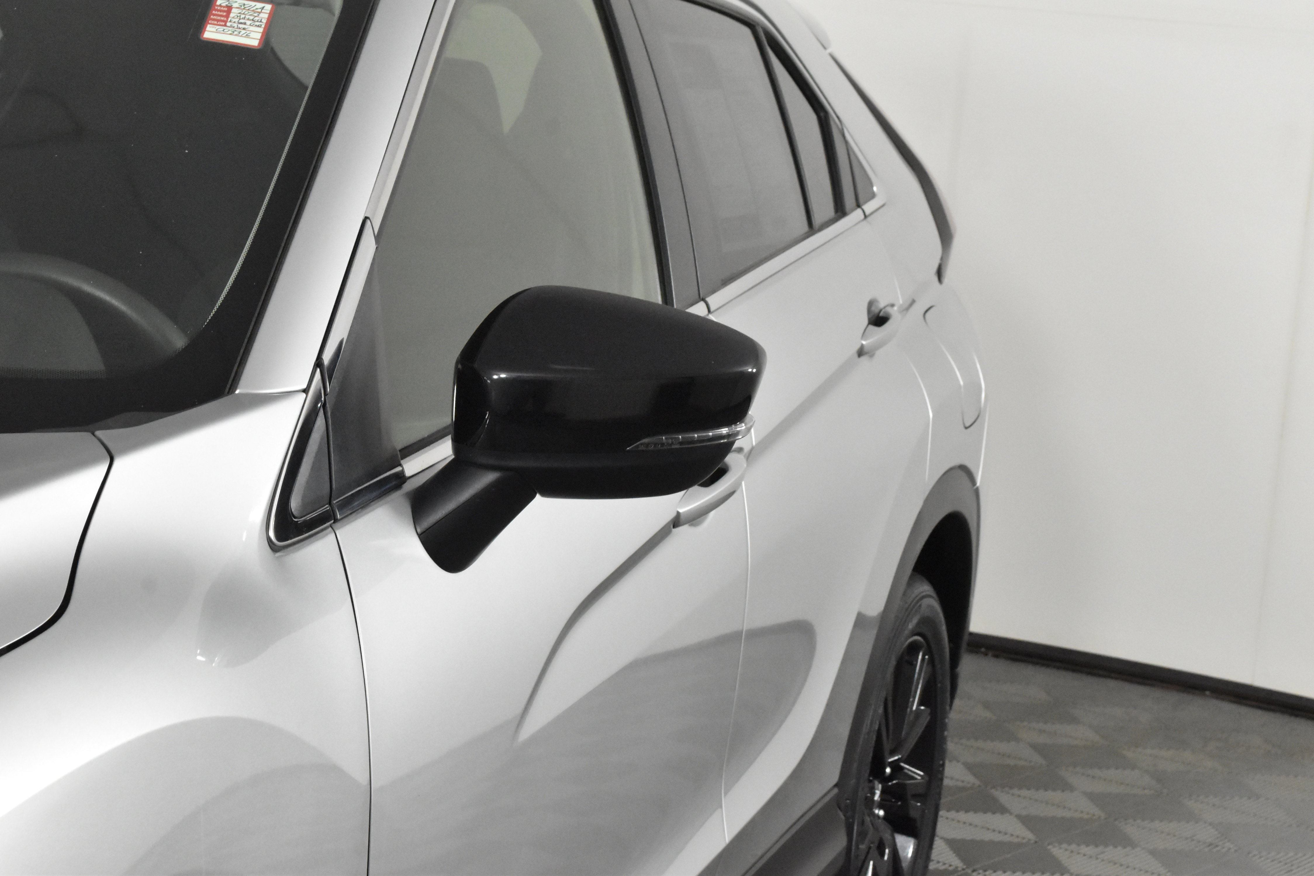 2023 Mitsubishi Eclipse Cross LE photo 3