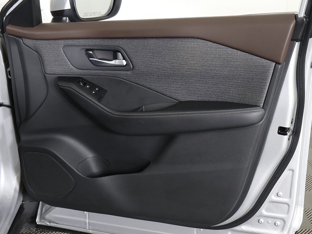 2022 Nissan Rogue SV photo 19