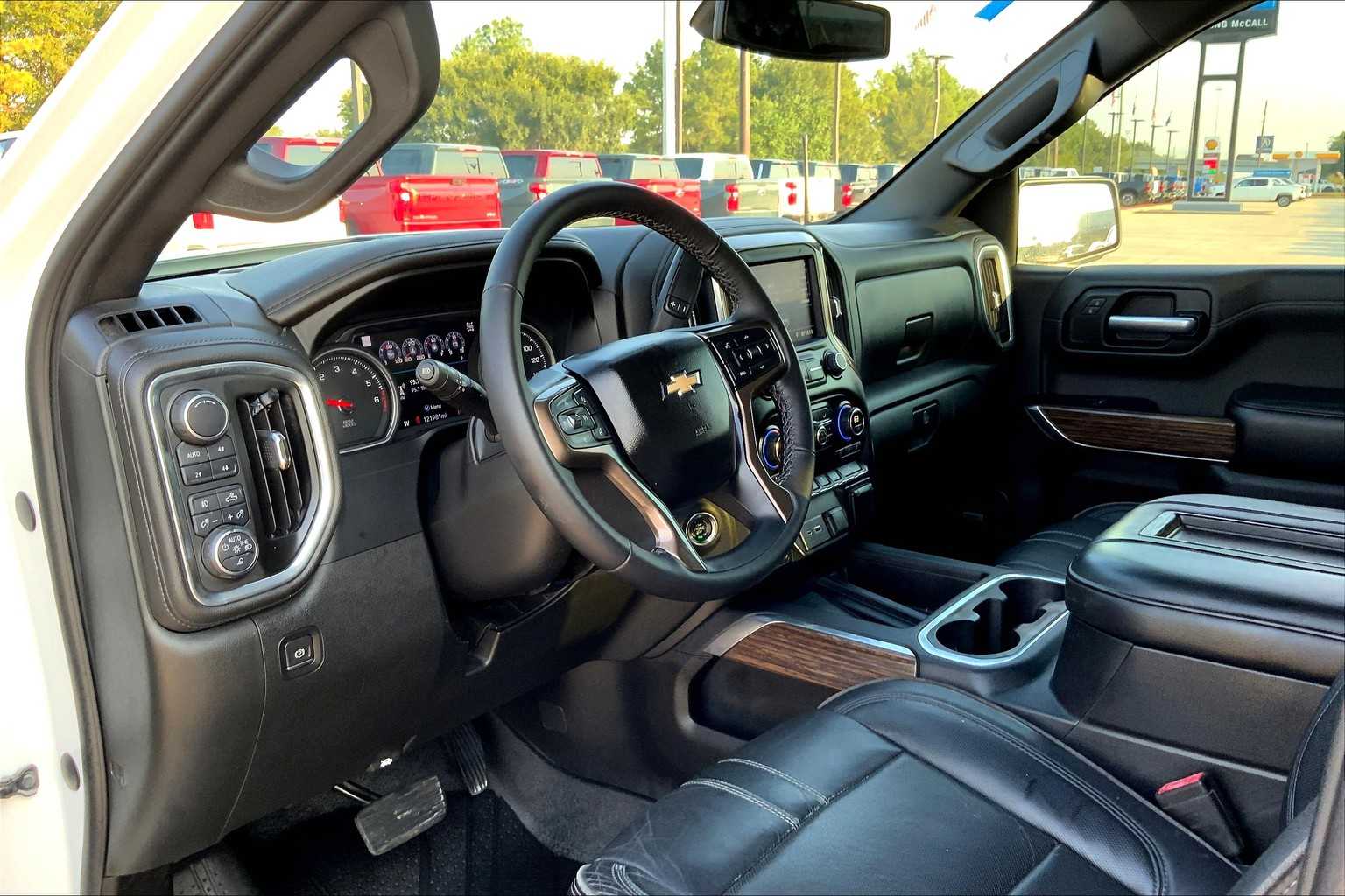 2019 Chevrolet Silverado 1500 High Country photo 16