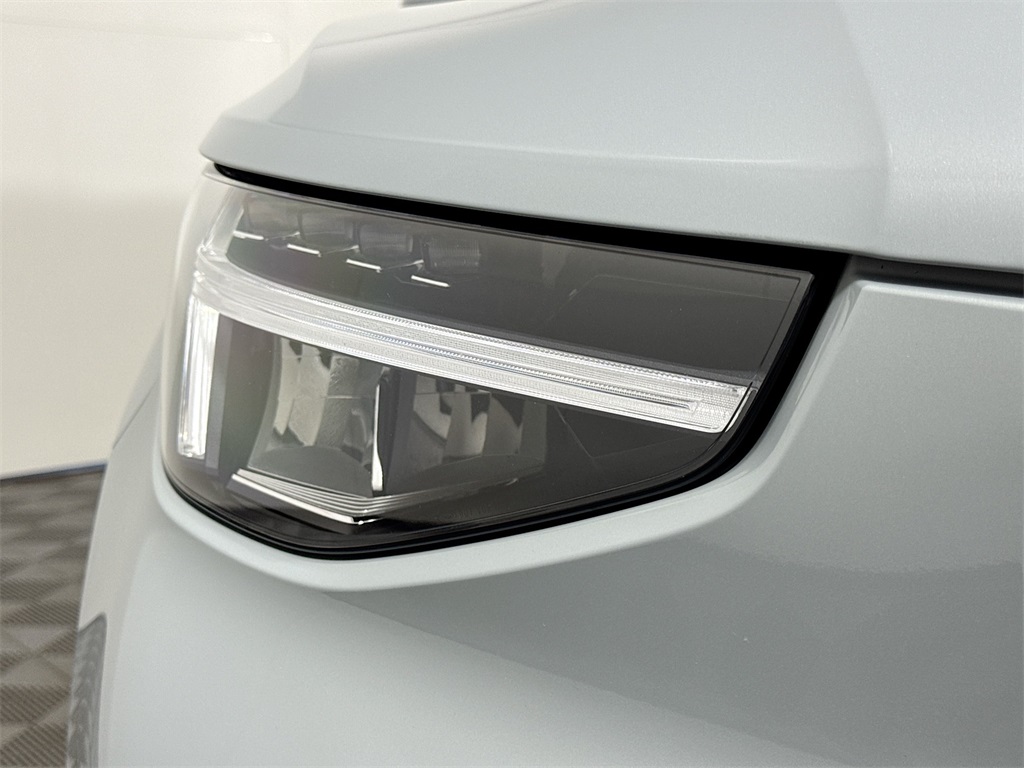 2025 Volvo XC40 Core photo 18