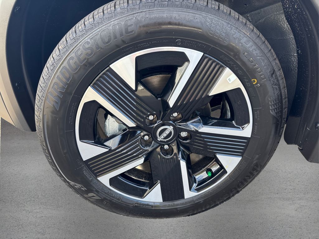 2025 Nissan Kicks SV photo 12