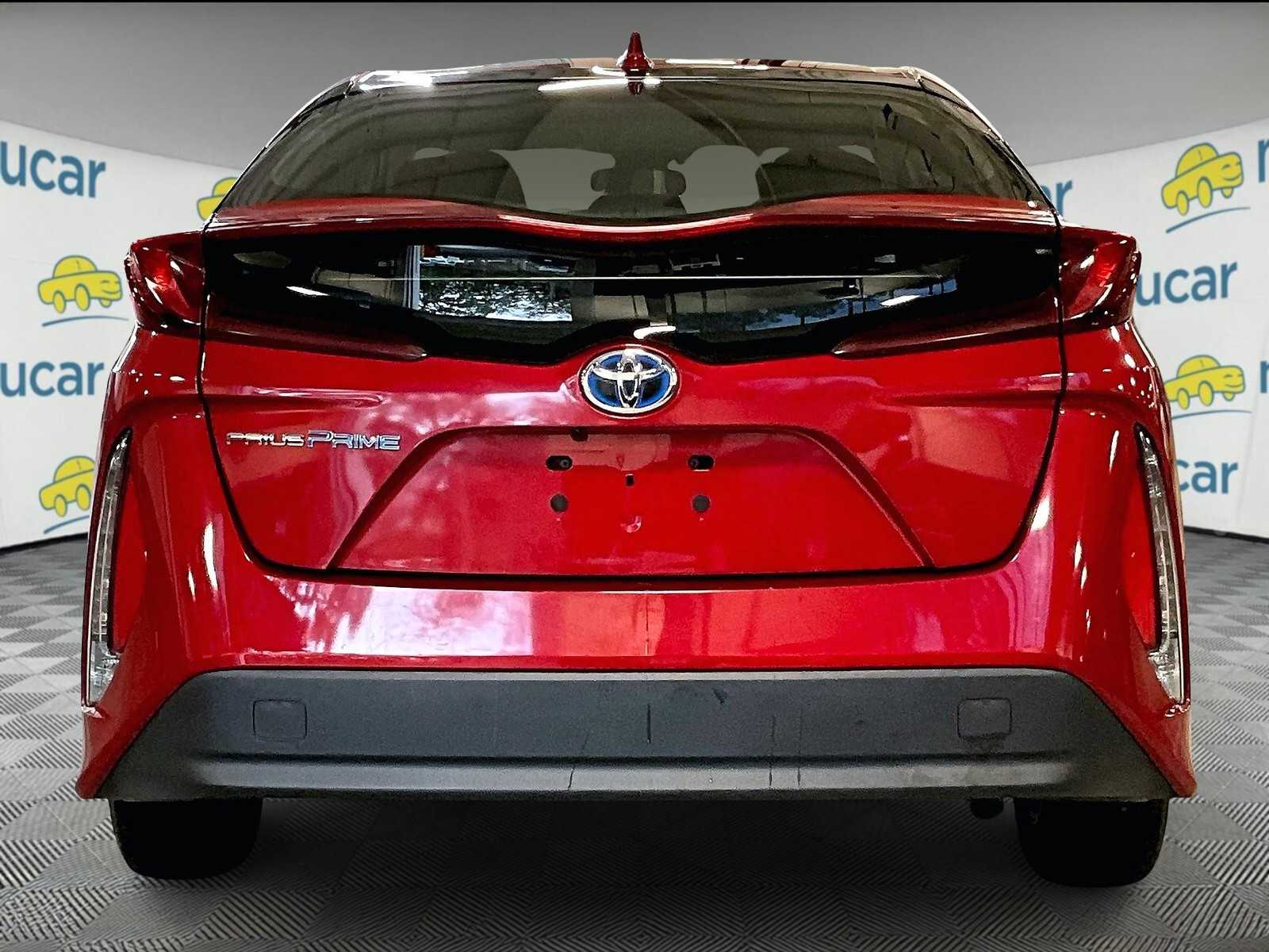 2021 Toyota Prius Prime LE photo 5