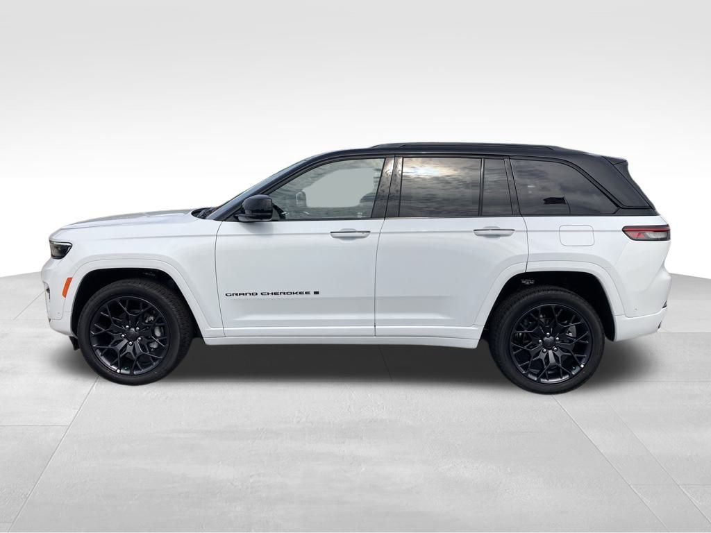 2025 Jeep Grand Cherokee Summit photo 2