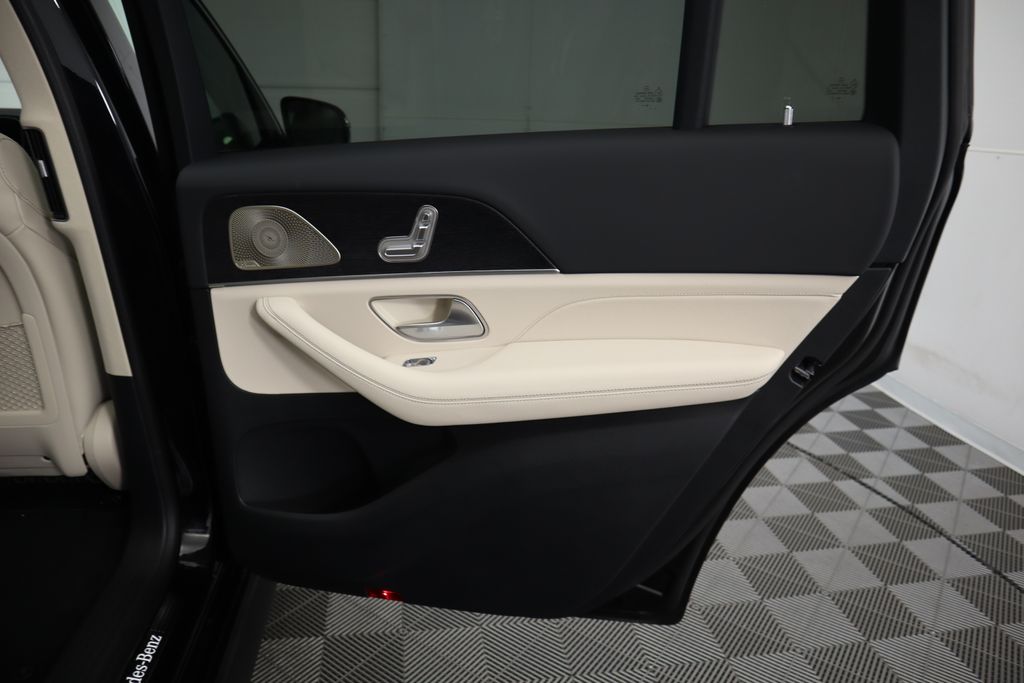 2025 Mercedes Benz GLS 450 4MATIC photo 26