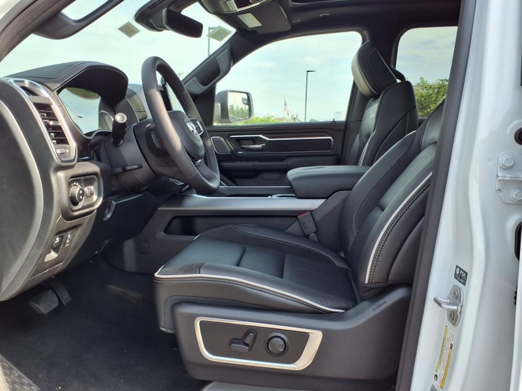 2025 Ram 1500 Laramie photo 3