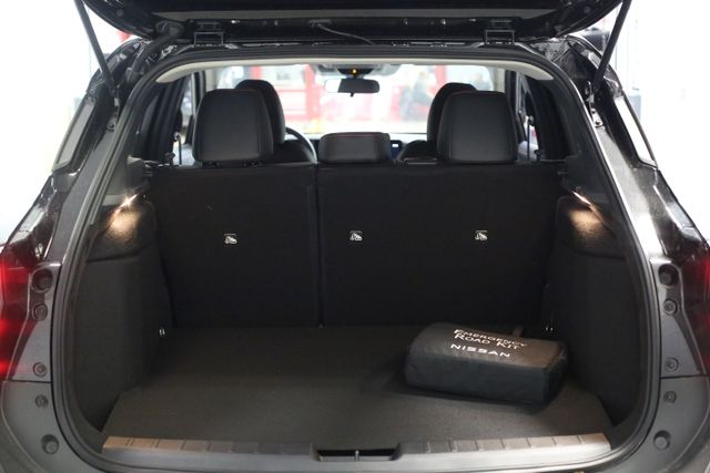 2025 Nissan Kicks SR photo 16