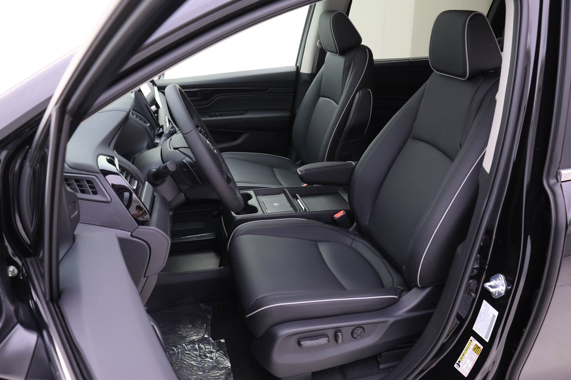 2026 Honda Odyssey Touring photo 4