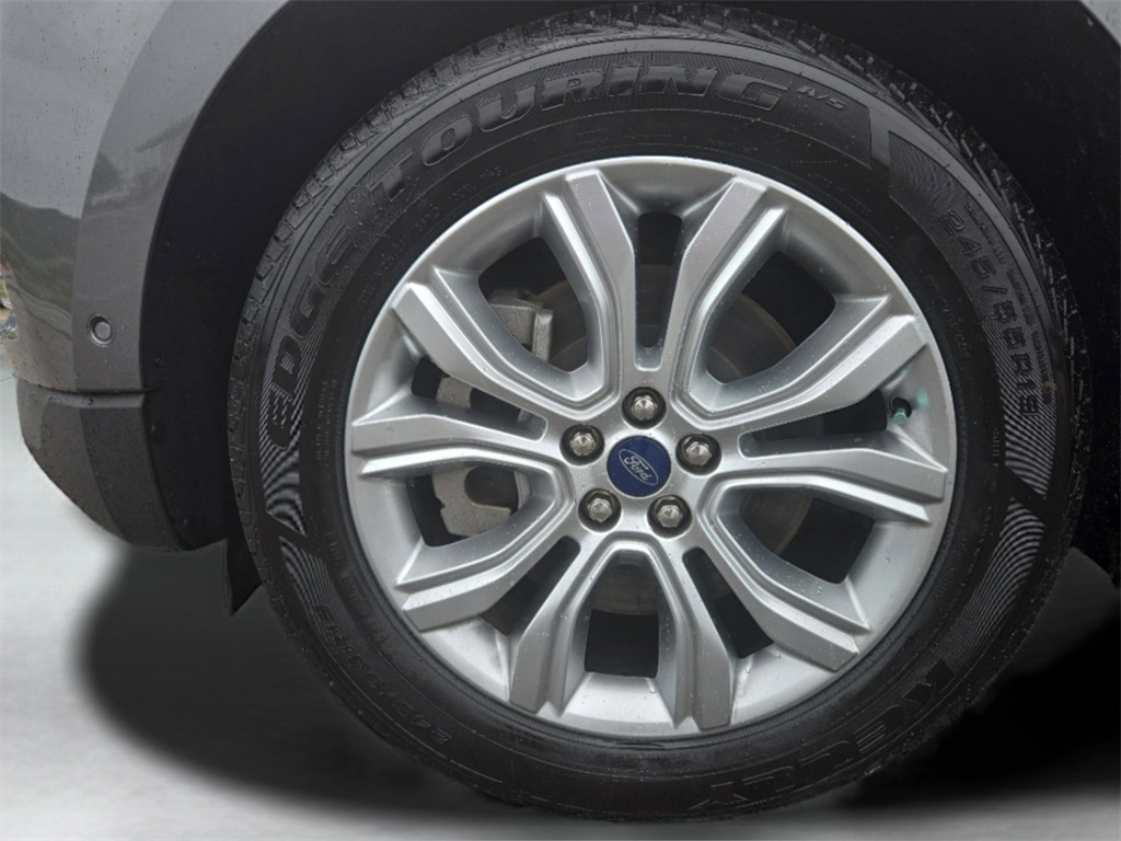 2021 Ford Edge Titanium photo 9