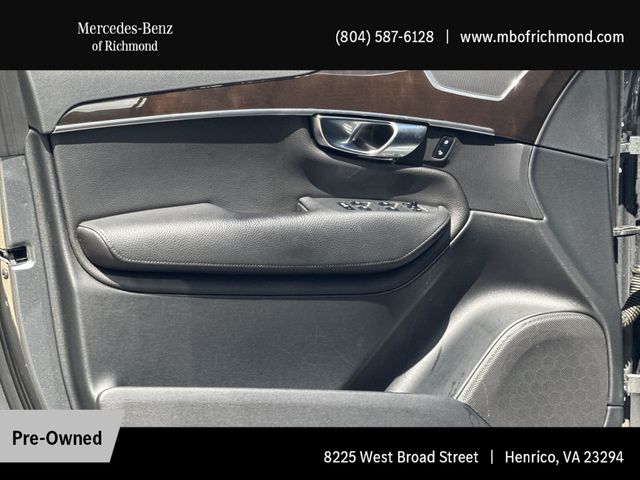 2019 Volvo XC90 T6 Momentum photo 4