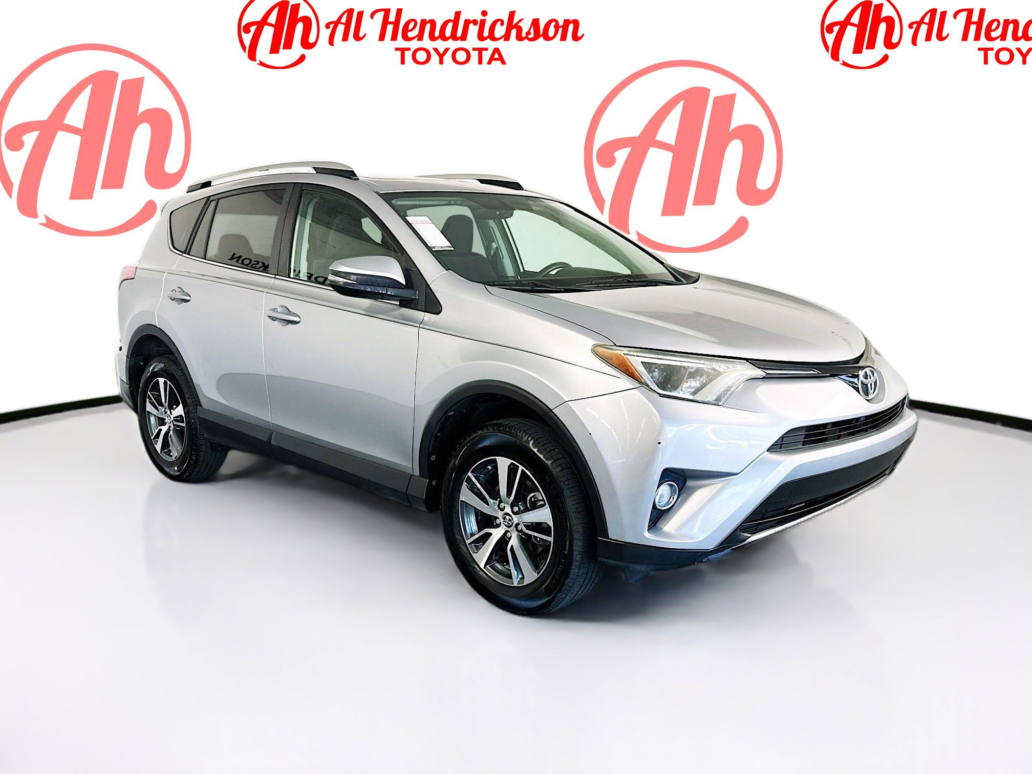 2016 Toyota RAV4 XLE's photo