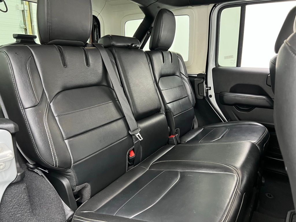 2023 Jeep Wrangler Sahara 4xe photo 29