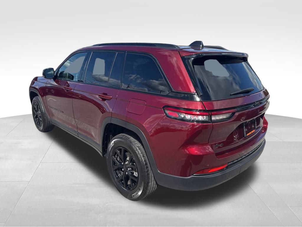 2025 Jeep Grand Cherokee Altitude photo 3