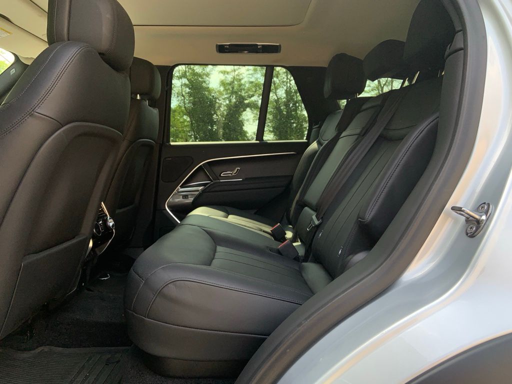 2024 Land Rover Range Rover SE photo 16