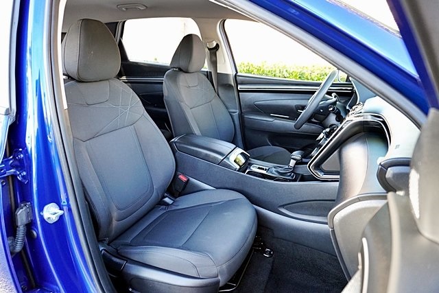 Used 2024 Blue Hyundai SE image 11