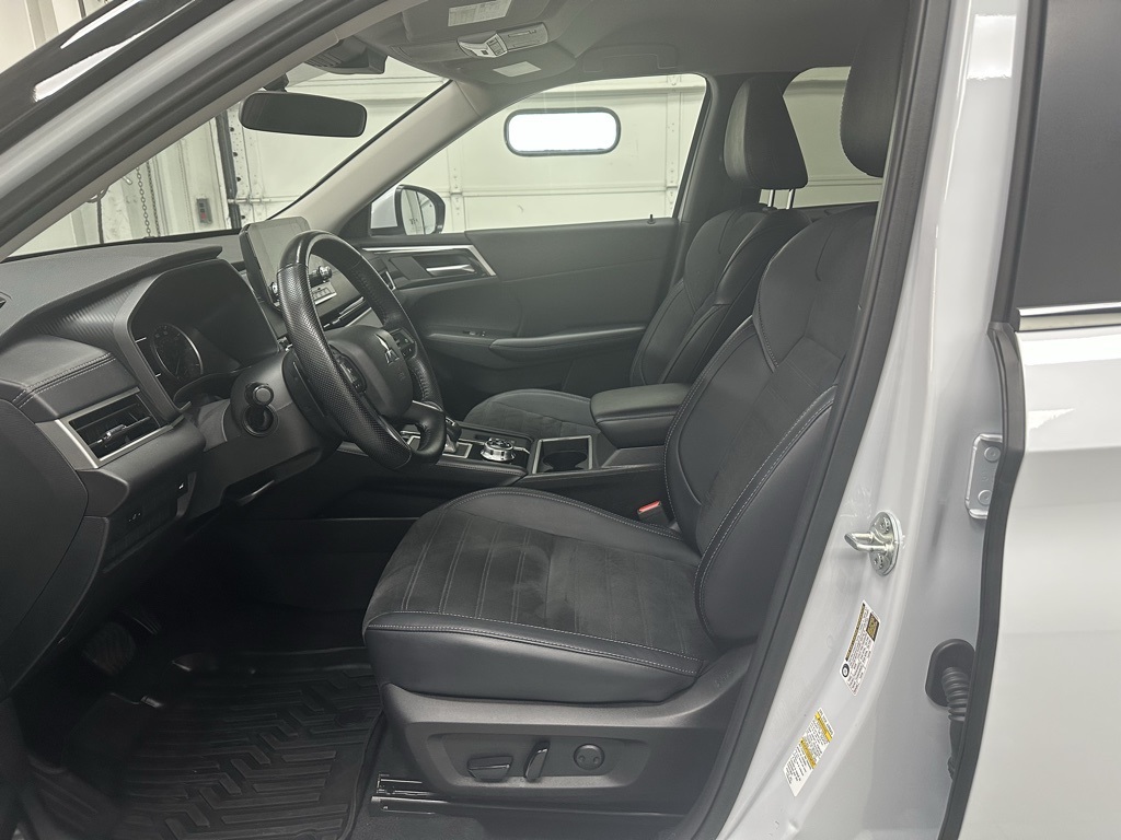 2024 Mitsubishi Outlander SE photo 11