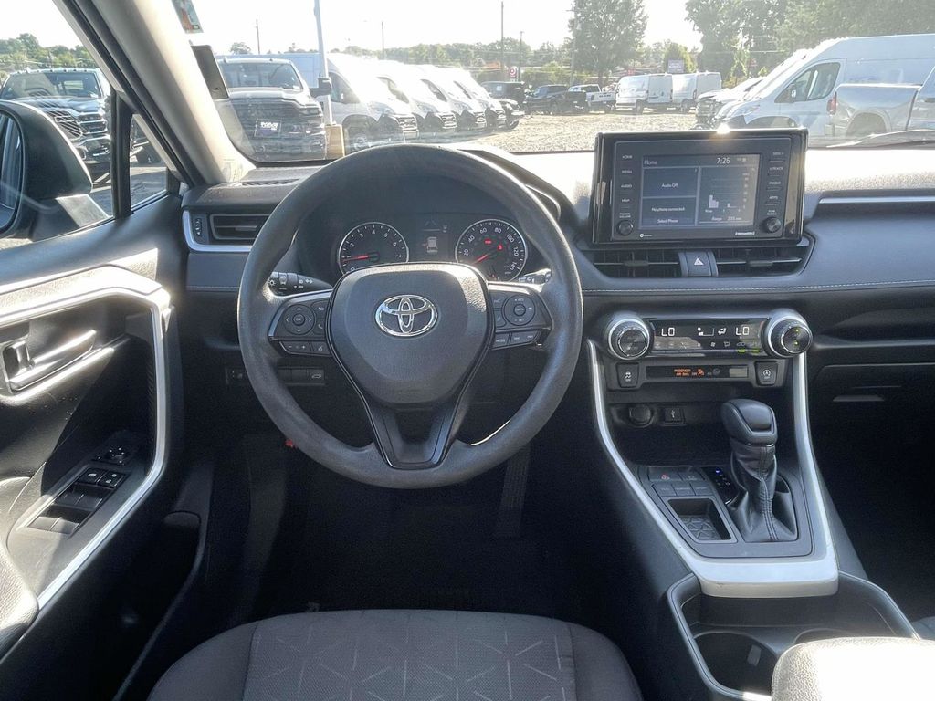 2020 Toyota RAV4 XLE photo 21