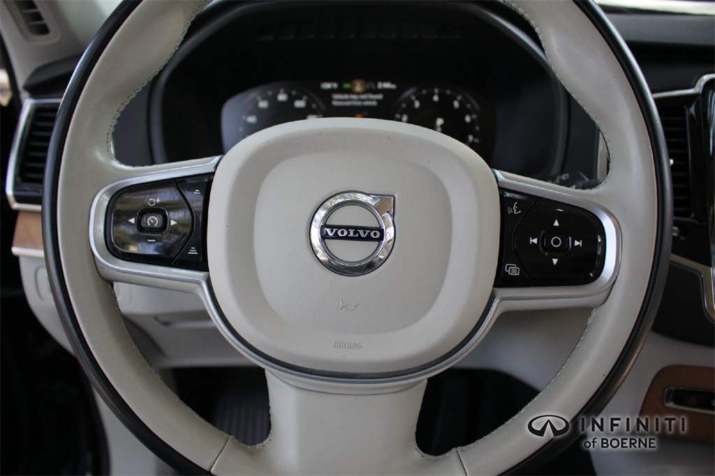 2022 Volvo XC90 Momentum photo 9