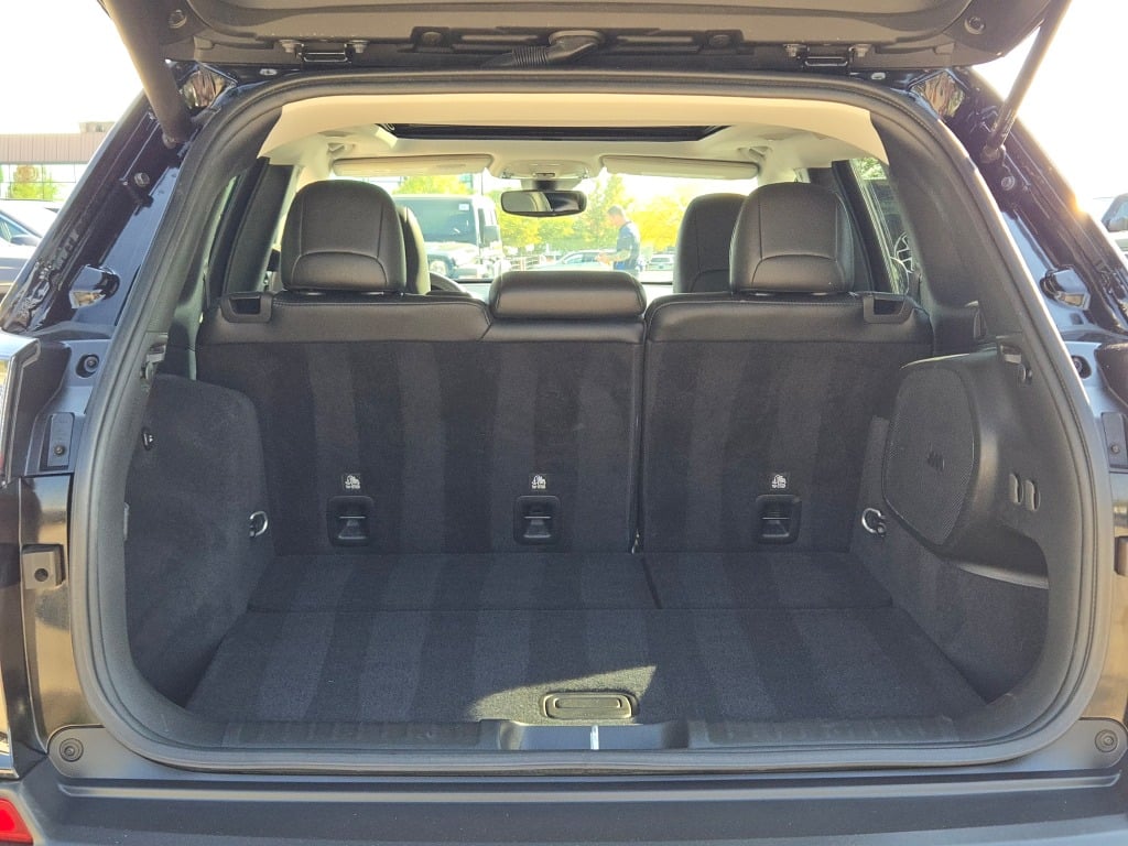 2022 Jeep Cherokee Limited photo 16