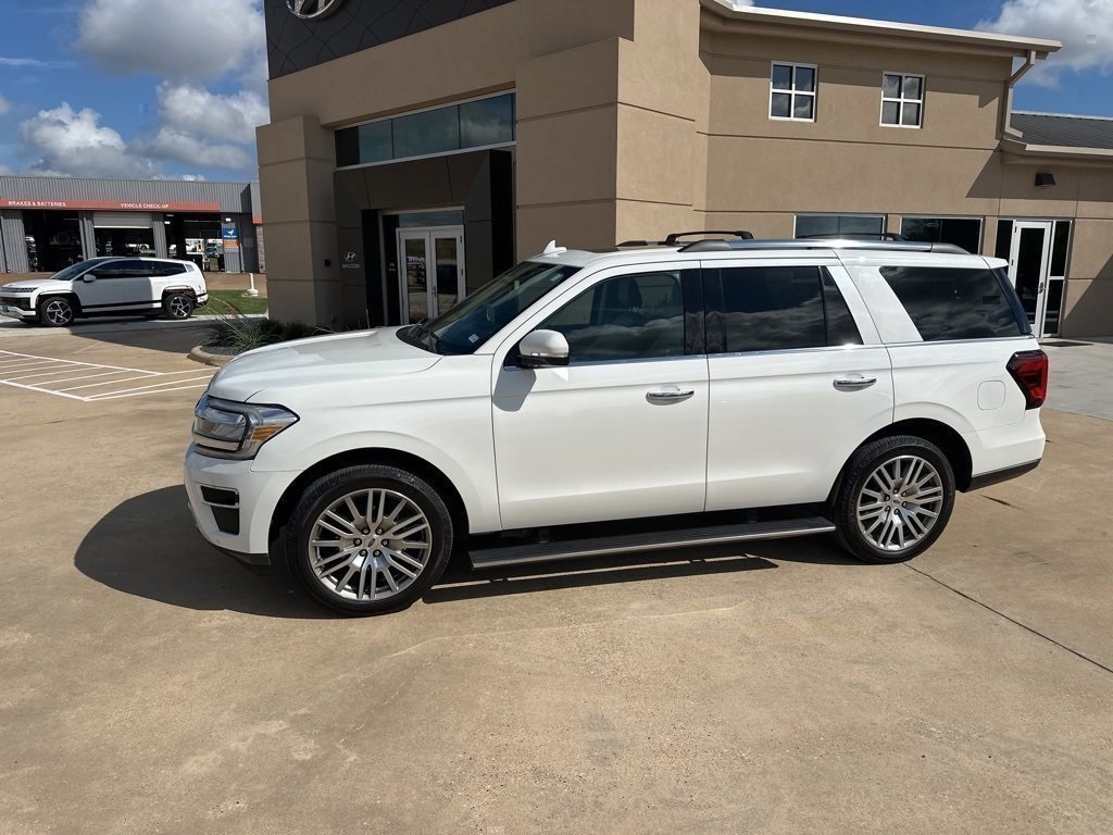 2022 Ford Expedition Limited photo 2