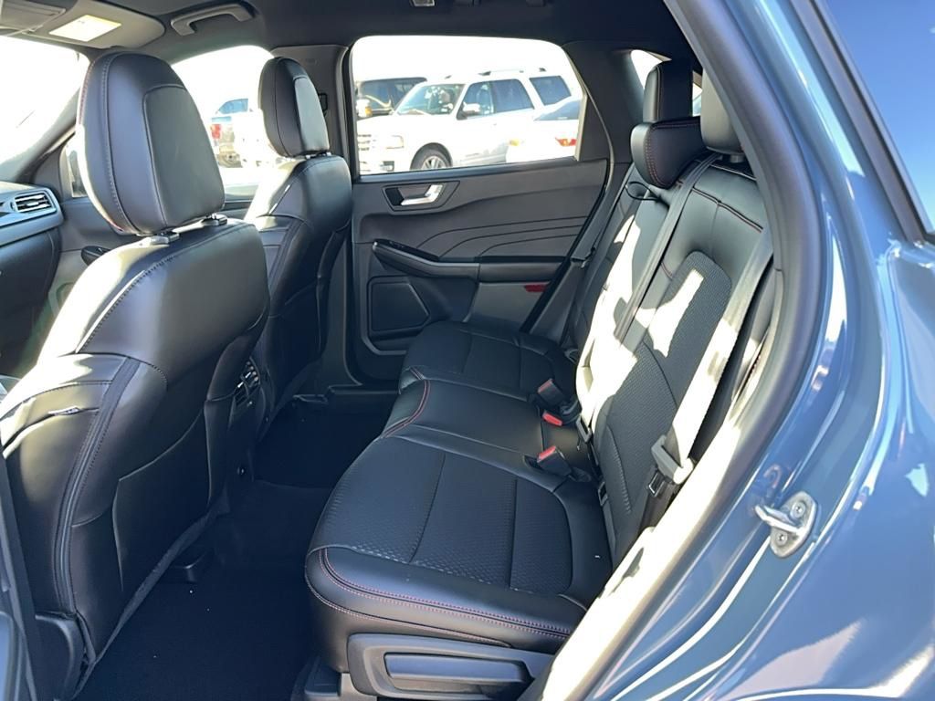 2025 Ford Escape Hybrid ST-Line photo 30