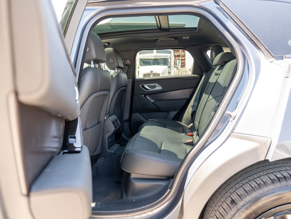 2026 Land Rover Range Rover Velar SE photo 19