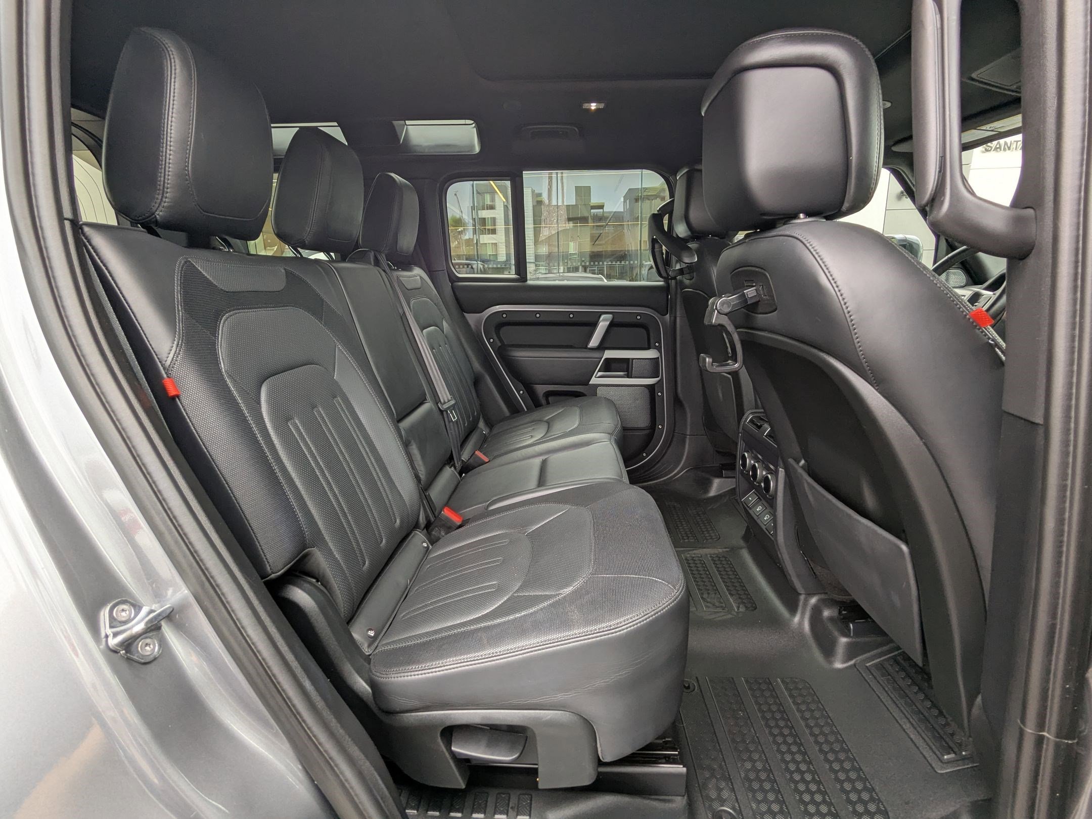 2022 Land Rover Defender X-Dynamic HSE photo 22