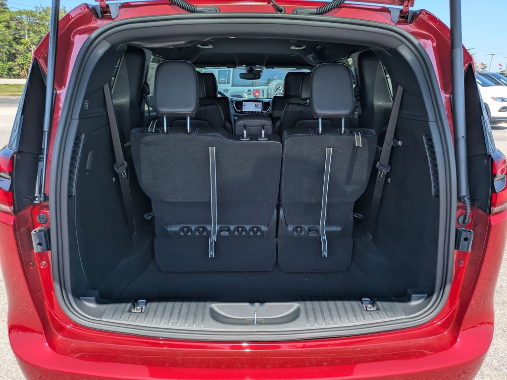 2026 Chrysler Pacifica photo 22