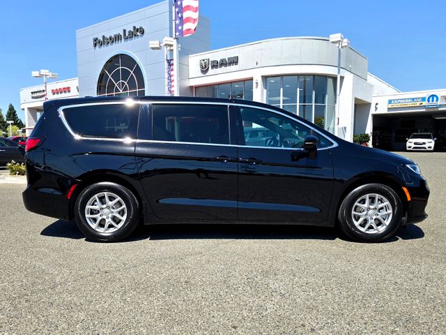 2025 Chrysler Pacifica photo 7