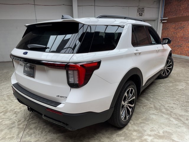 2025 Ford Explorer ST-Line photo 5