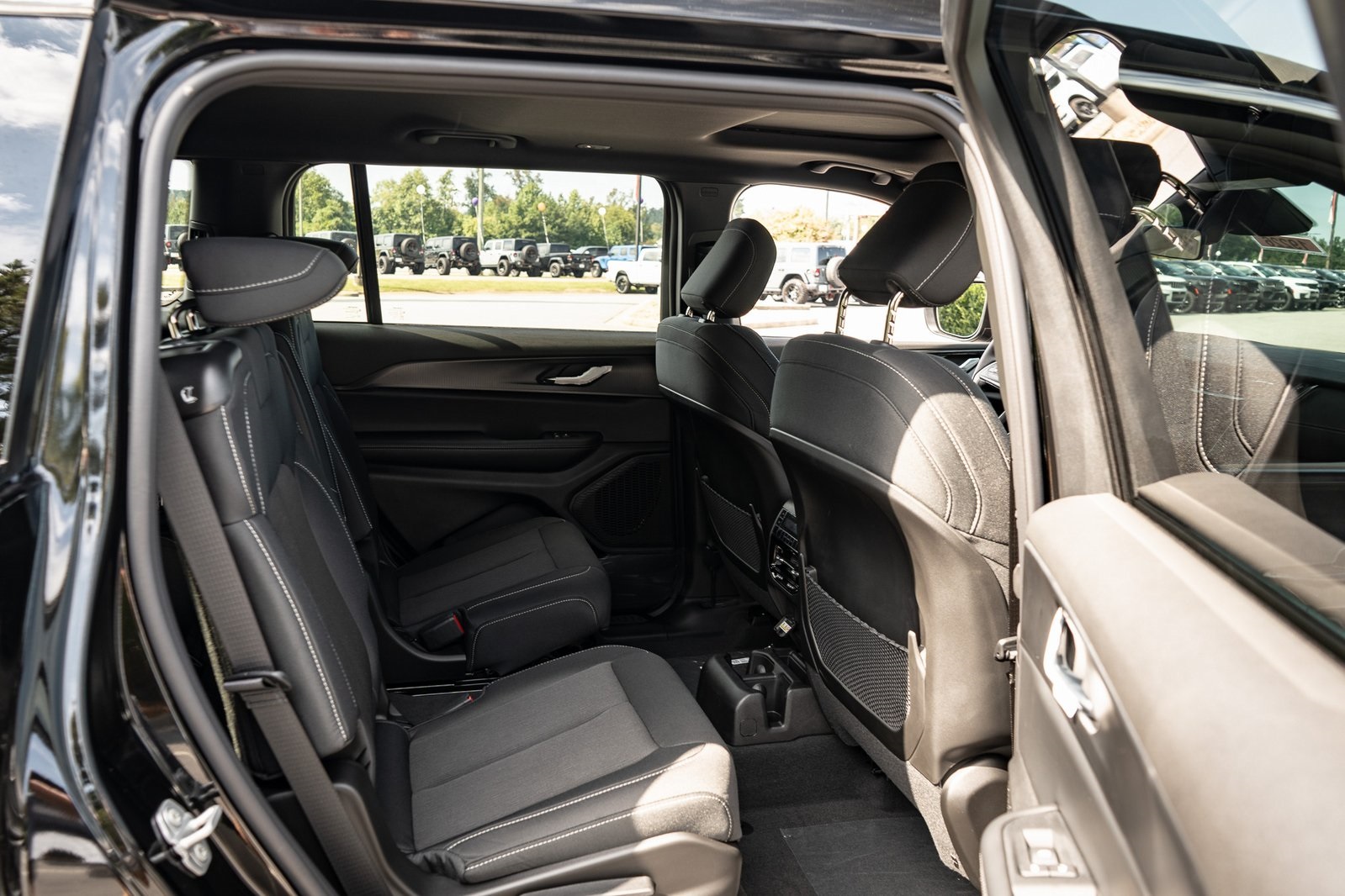 2025 Jeep Grand Cherokee Laredo Altitude photo 20