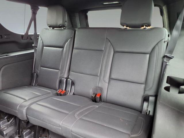 2023 Chevrolet Suburban LT photo 14