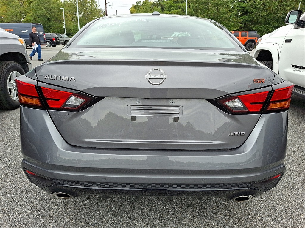 2024 Nissan Altima 2.5 SR photo 3