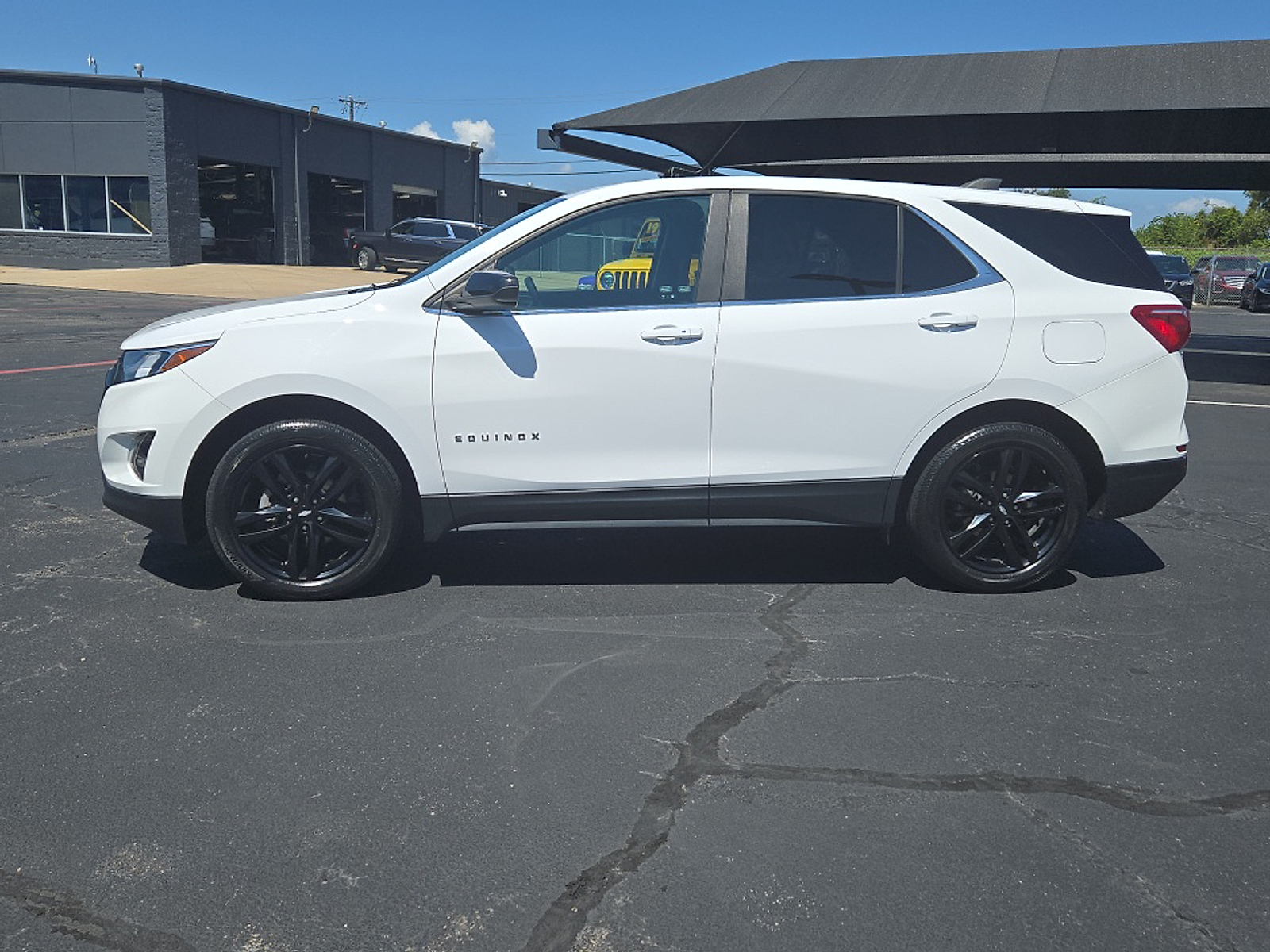 2021 Chevrolet Equinox LT photo 2