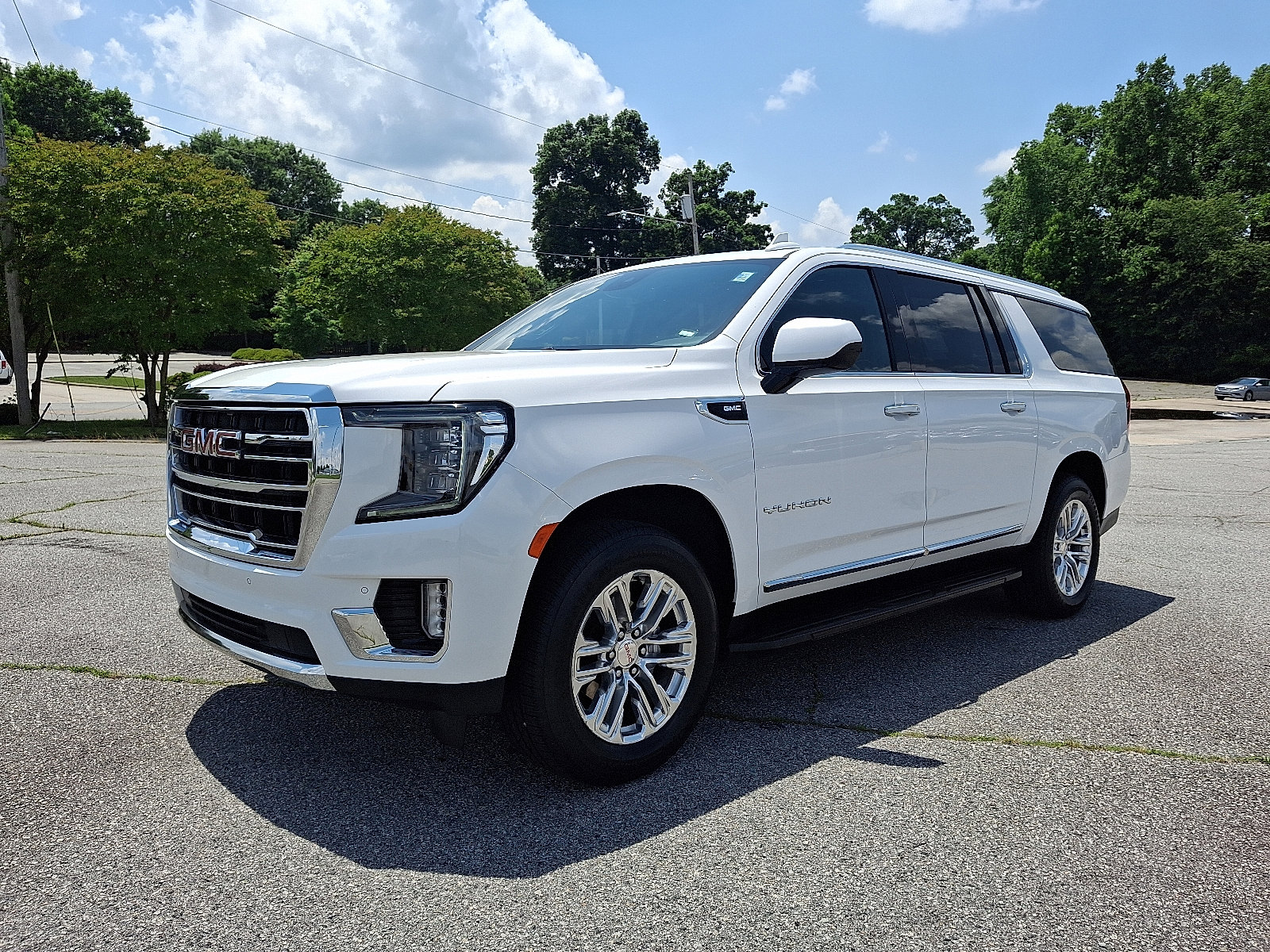 2024 Gmc Yukon XL SLT photo 3
