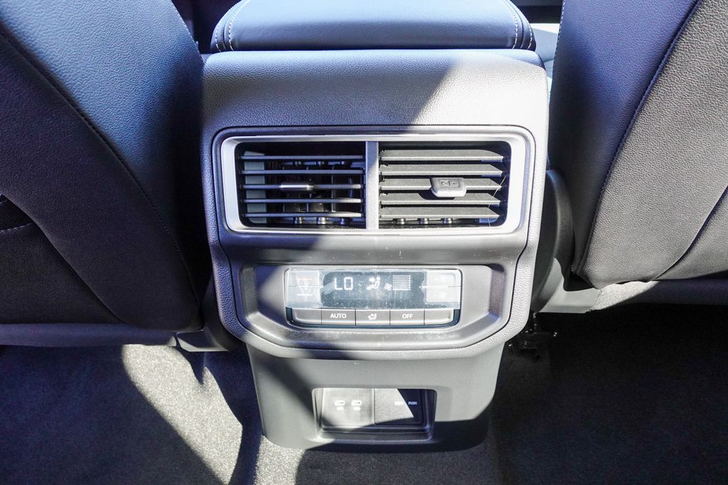 2026 Volkswagen Atlas SE Technology photo 25