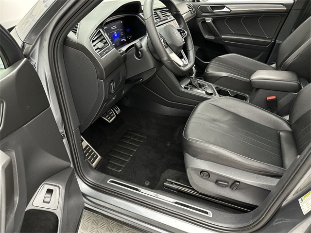 2022 Volkswagen Tiguan SE R-Line Black photo 3