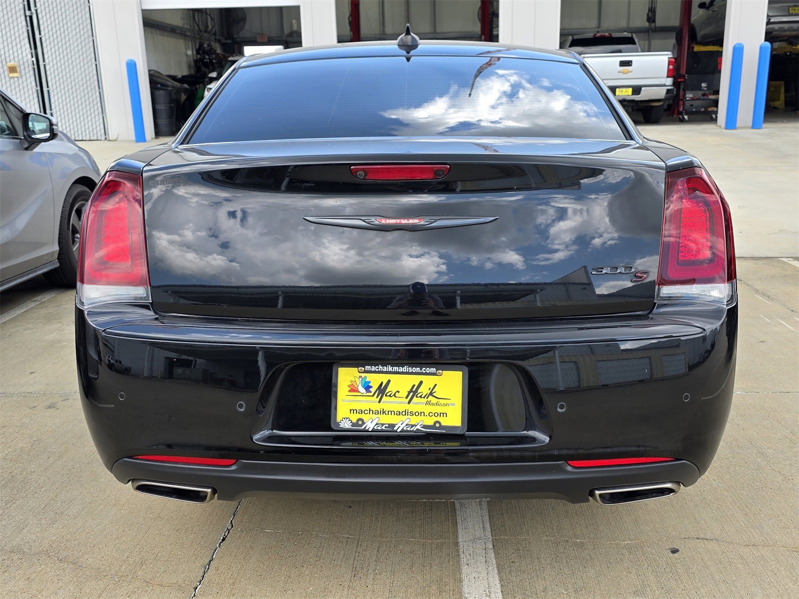 2022 Chrysler 300 S photo 3