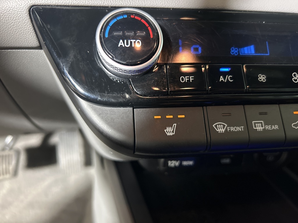 2023 Hyundai Elantra SEL photo 25