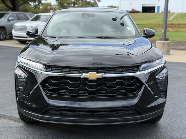 2026 Chevrolet Trax LS photo 2