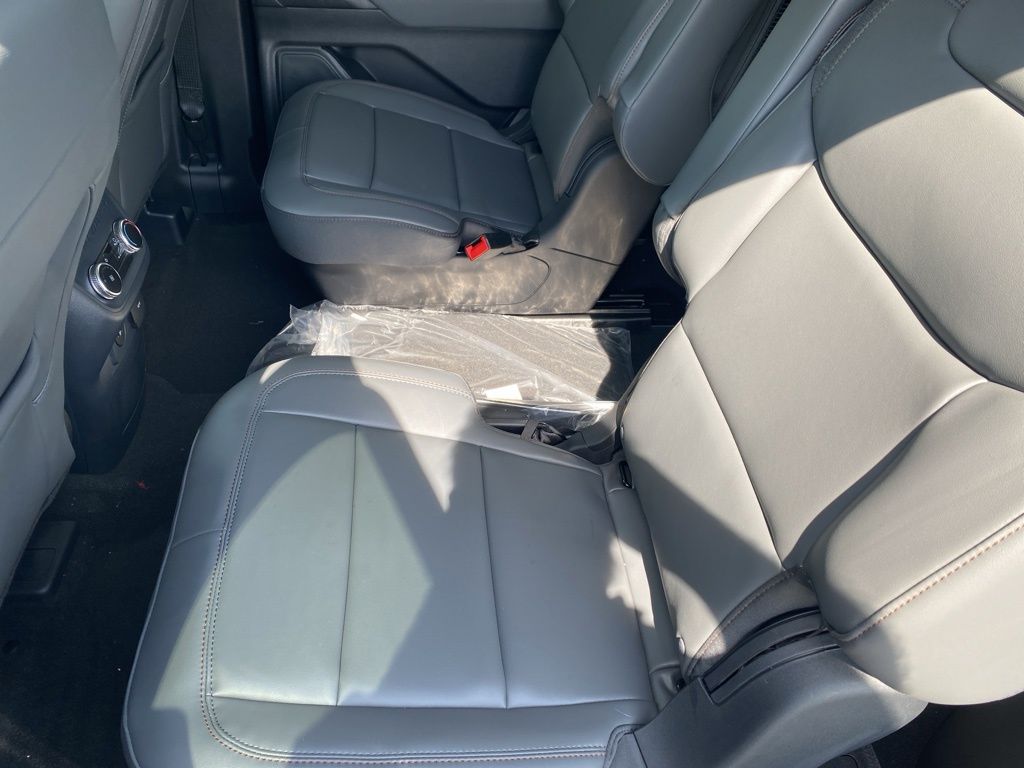 2025 Ford Explorer photo 30