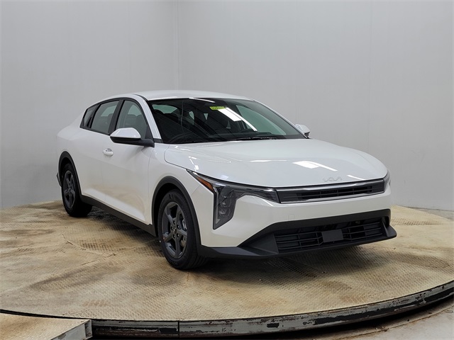 2025 Kia K4 LXS photo 2
