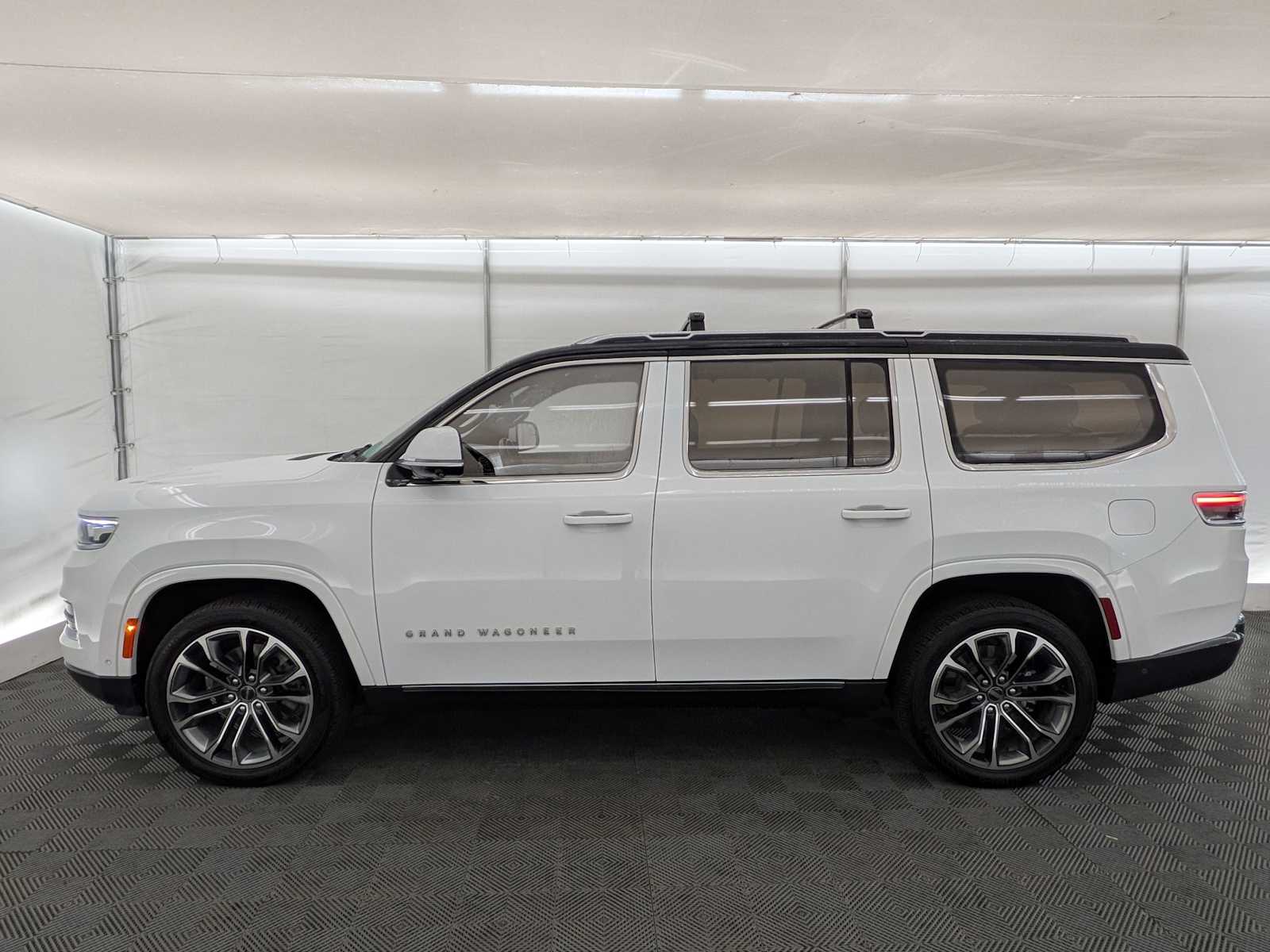 2022 Jeep Grand Wagoneer III photo 3