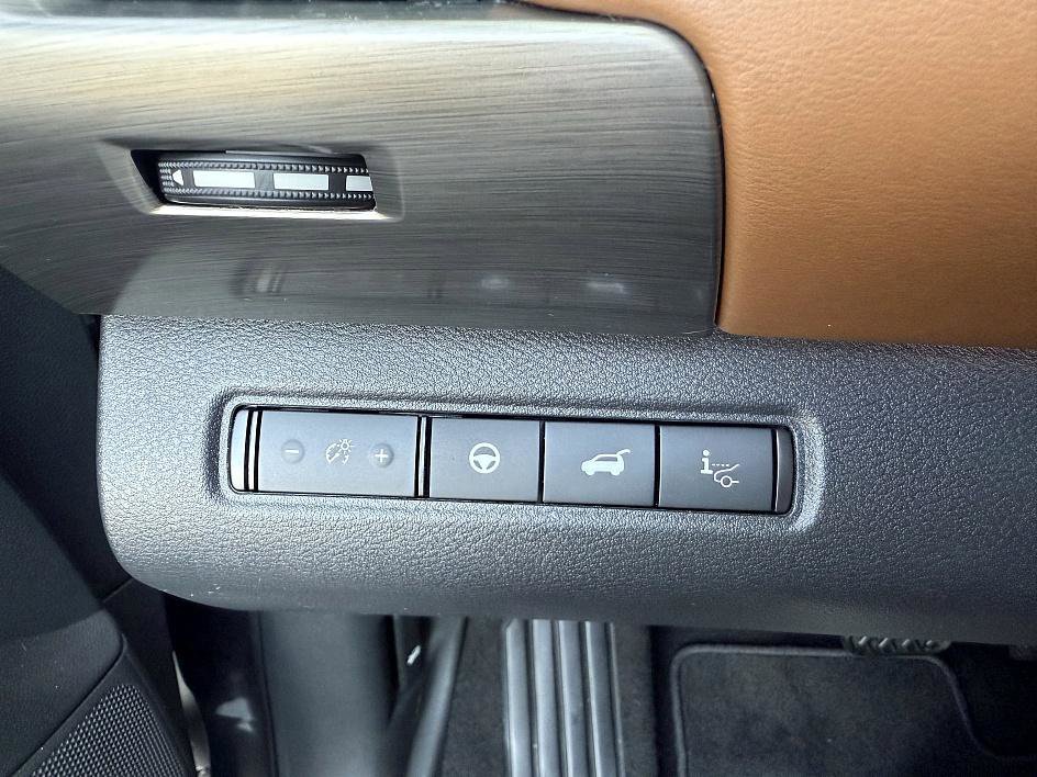 2023 Nissan Pathfinder Platinum photo 25