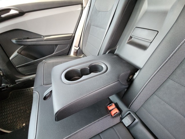 2023 Volkswagen Taos SE photo 16