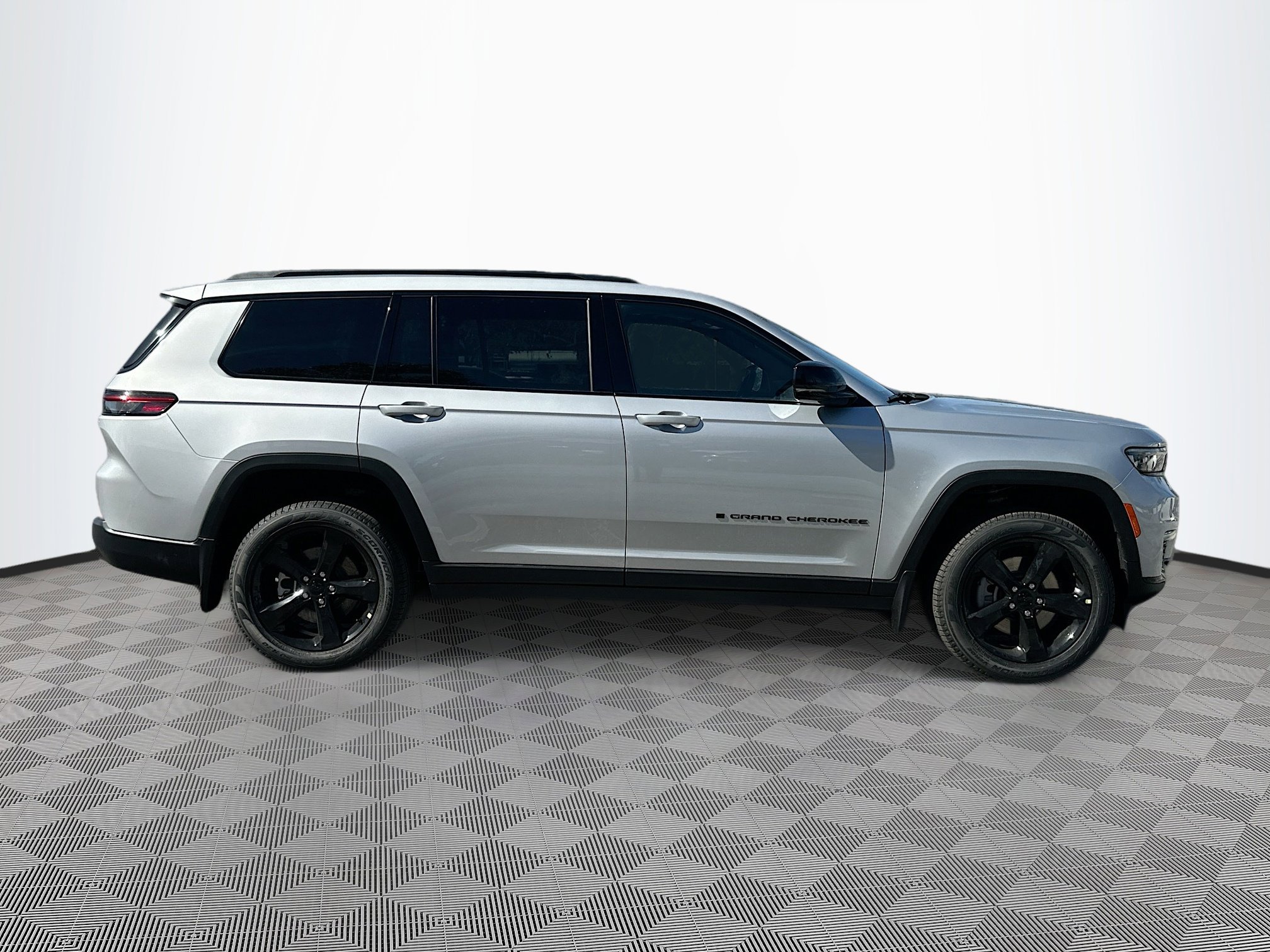 2025 Jeep Grand Cherokee Limited photo 3