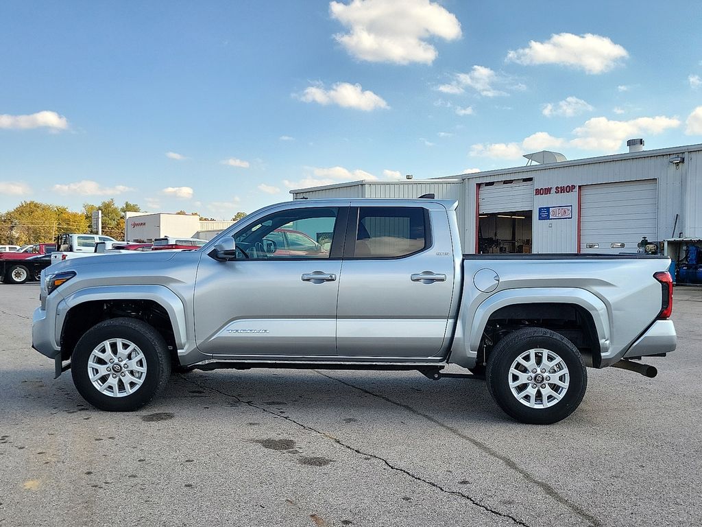 2024 Toyota Tacoma SR5 photo 3