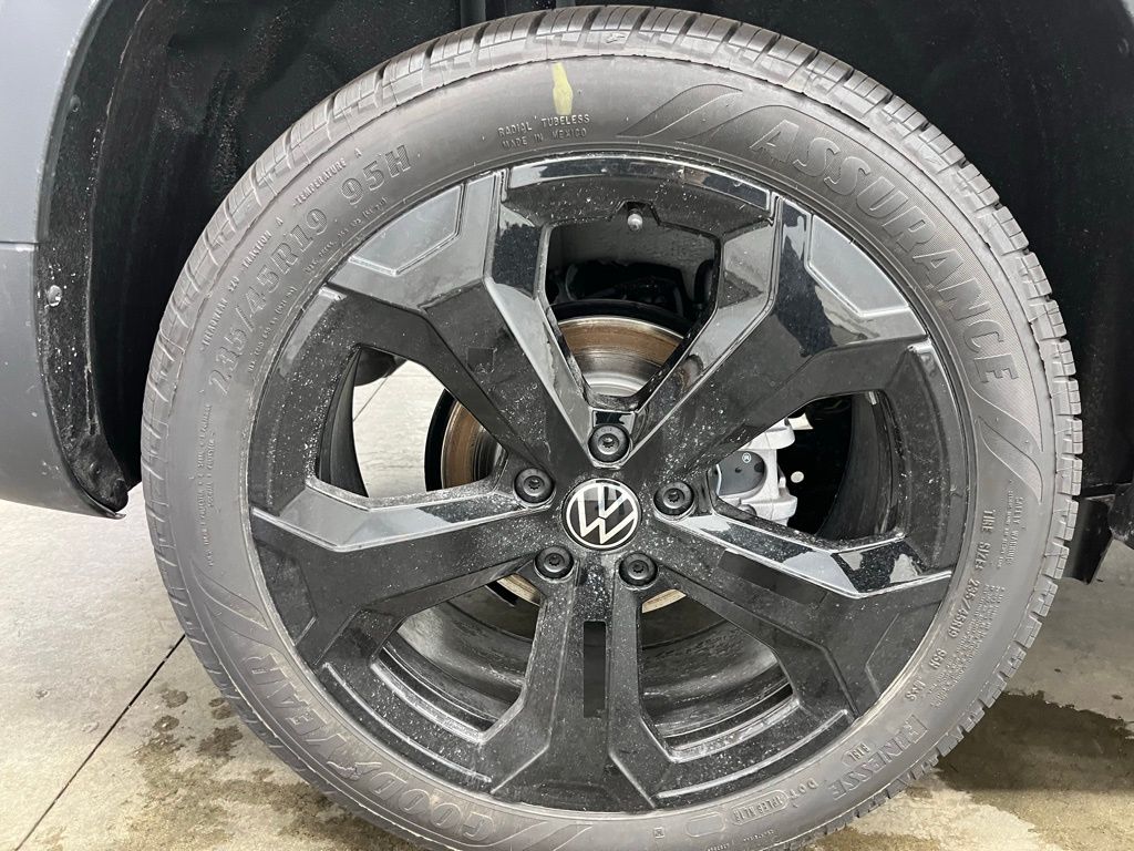 2025 Volkswagen Taos SE photo 27